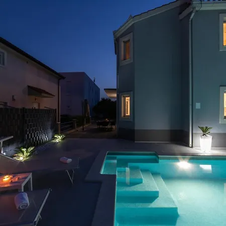 Ban Apartment *