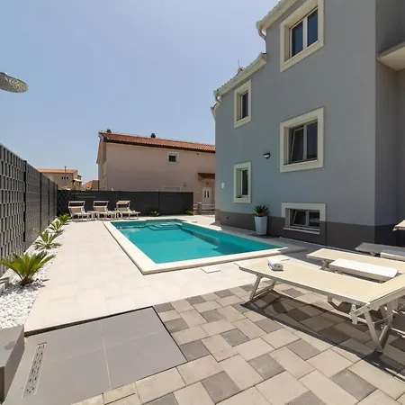 Ban Apartment *
