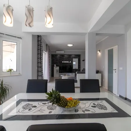 Apartment Ban *