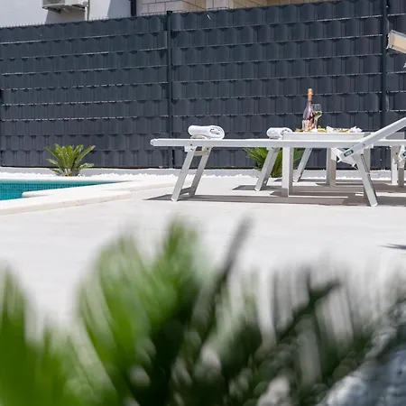 Ban Апартаменты *