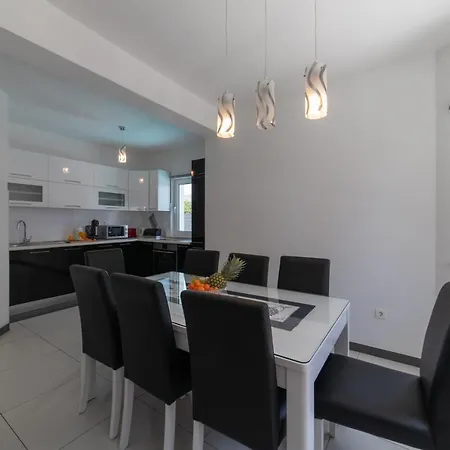 Ban Apartman Trogir